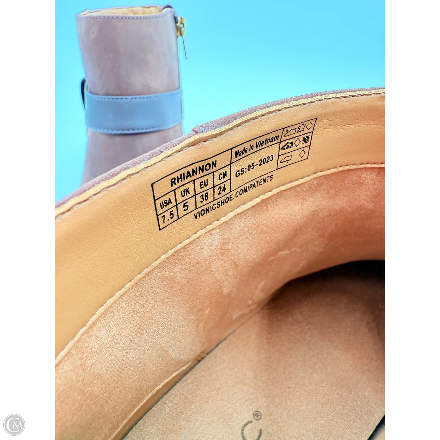 Boots Ankle Flats By Vionic In Brown, Size: 7.5