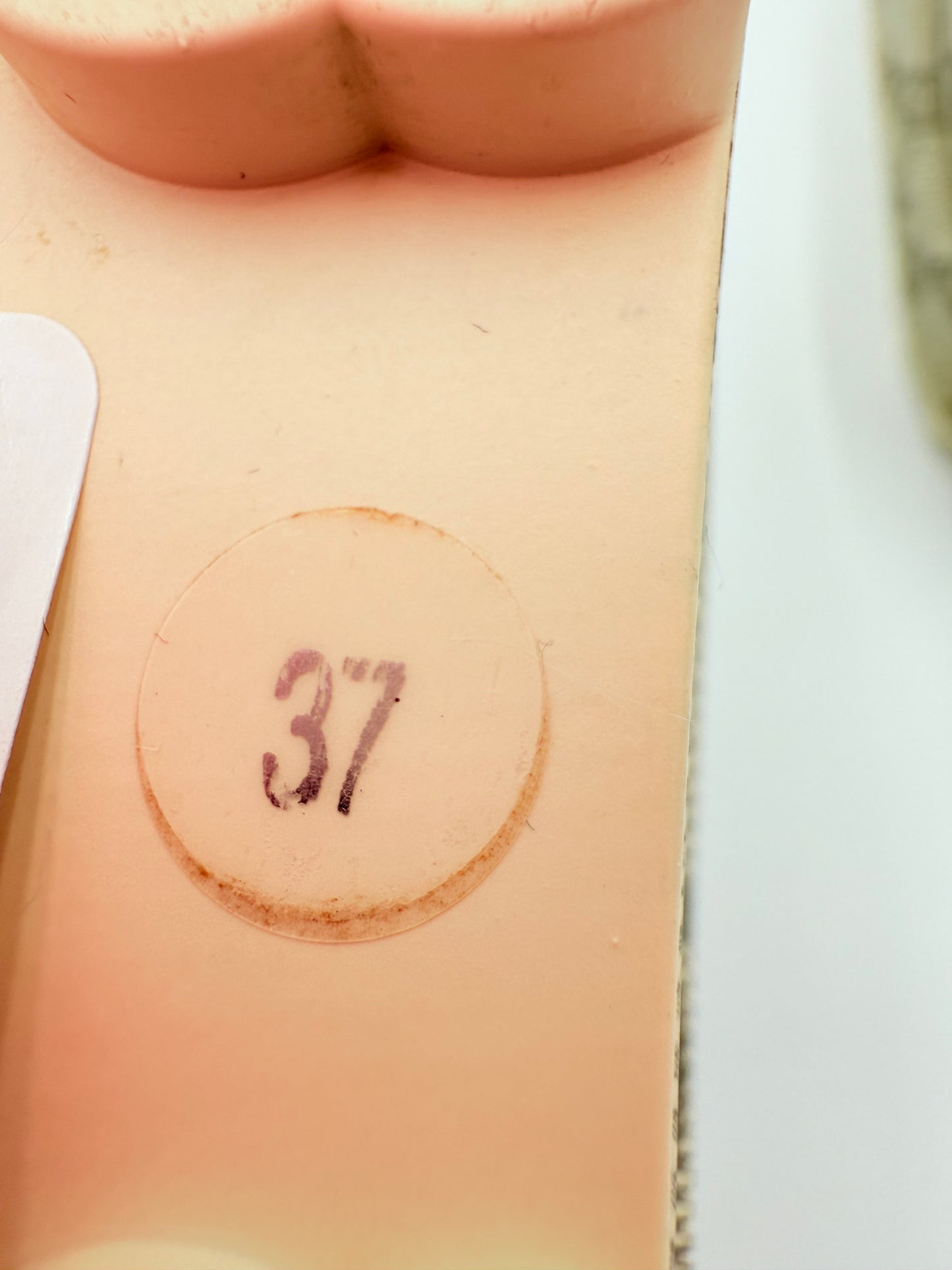 Sandals Luxury Designer By Gucci In Tan, Size:7