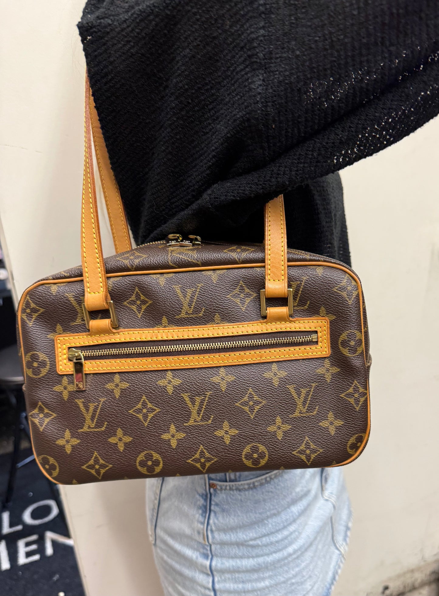 Handbag Luxury Designer By Louis Vuitton In Brown, Size:Medium