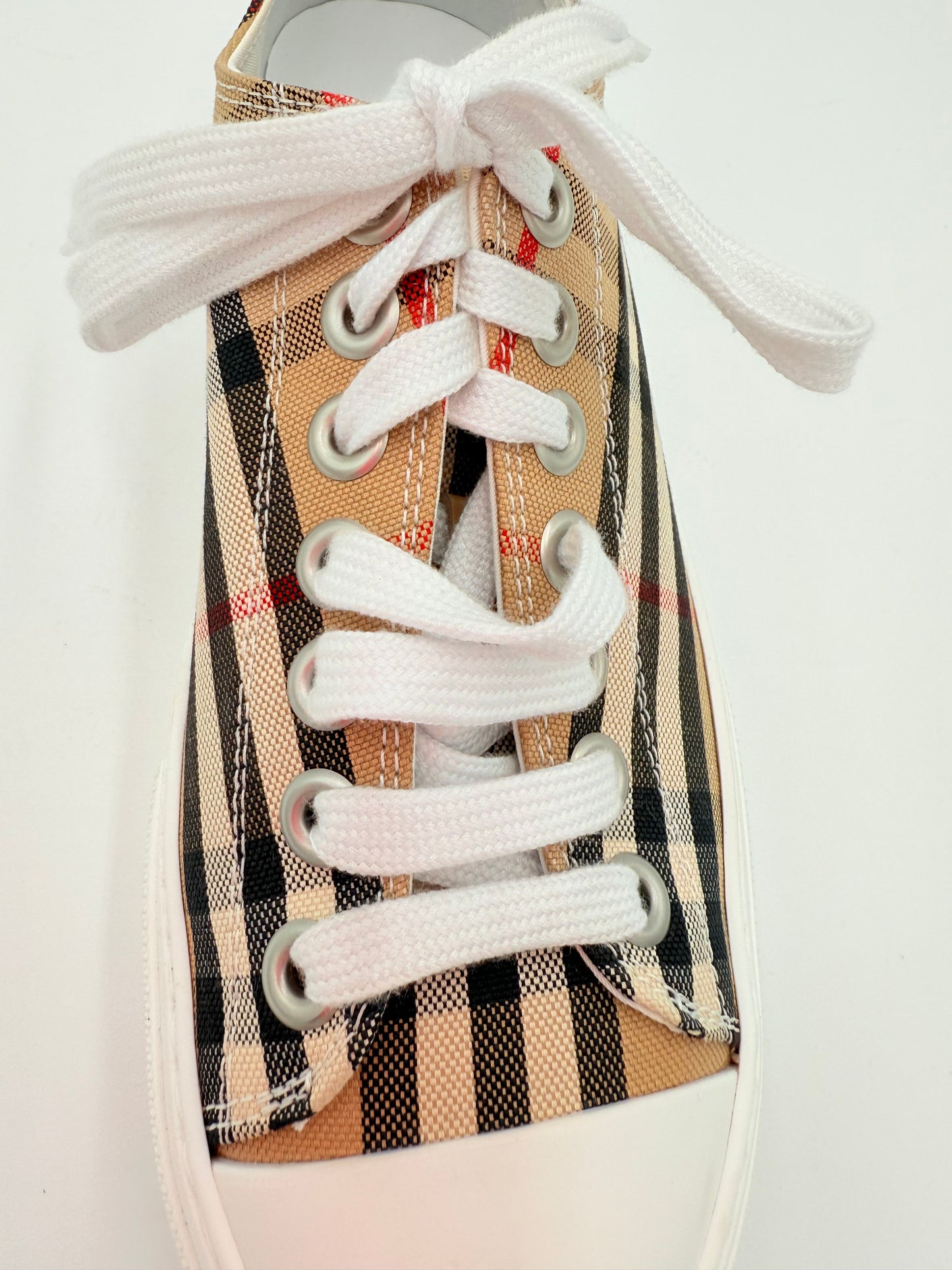 Shoes Luxury Designer By Burberry In Plaid Pattern, Size:8