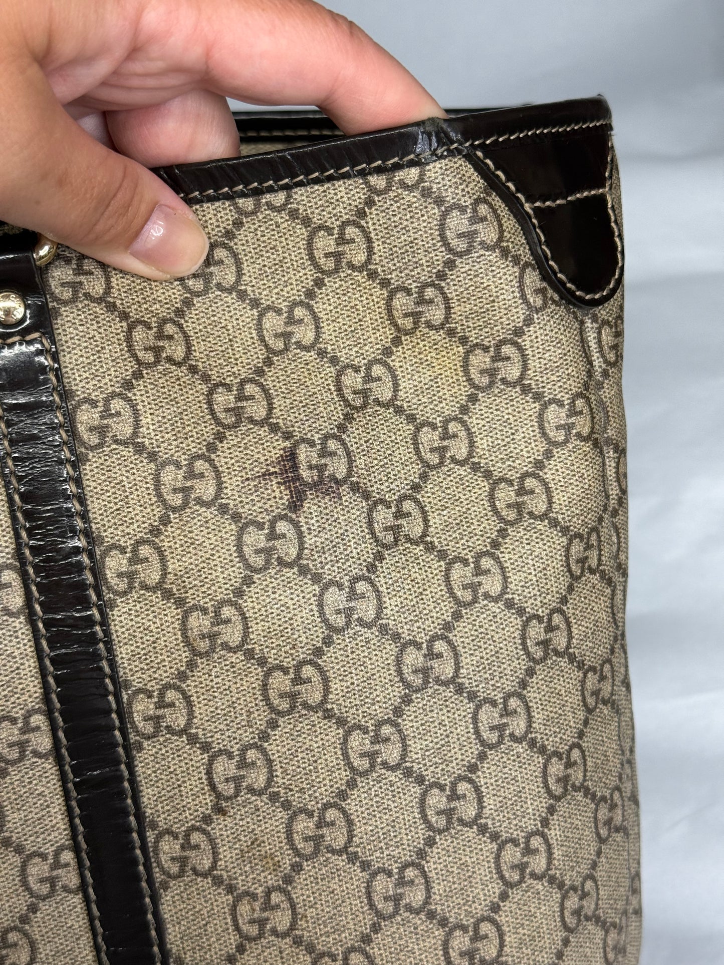 Tote Luxury Designer By Gucci, Size: Medium