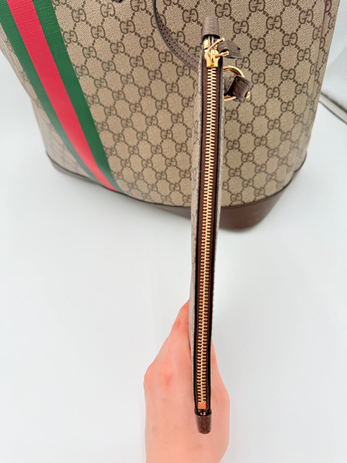 Handbag Luxury Designer By Gucci In Beige, Size:Large