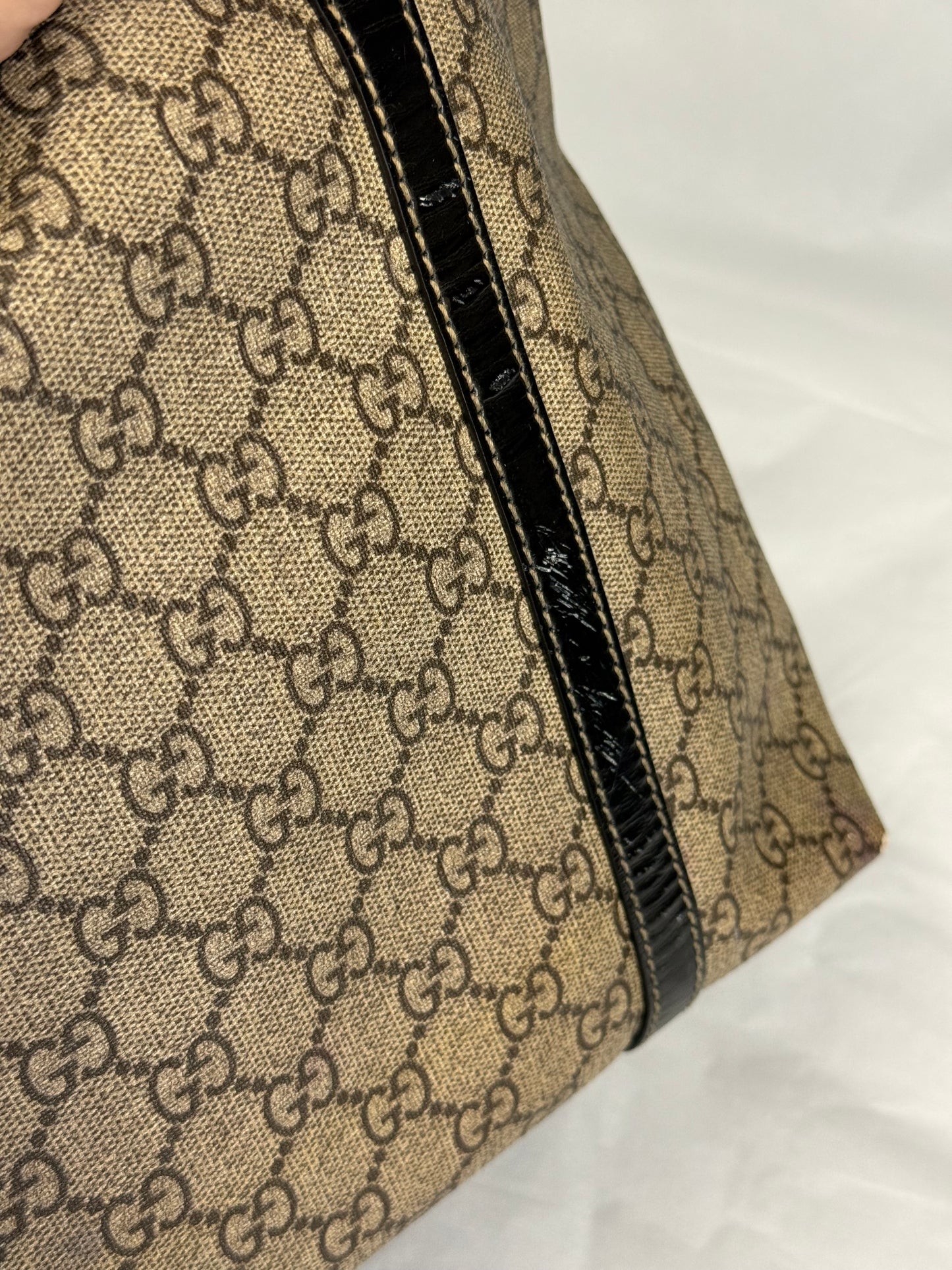 Tote Luxury Designer By Gucci, Size: Medium