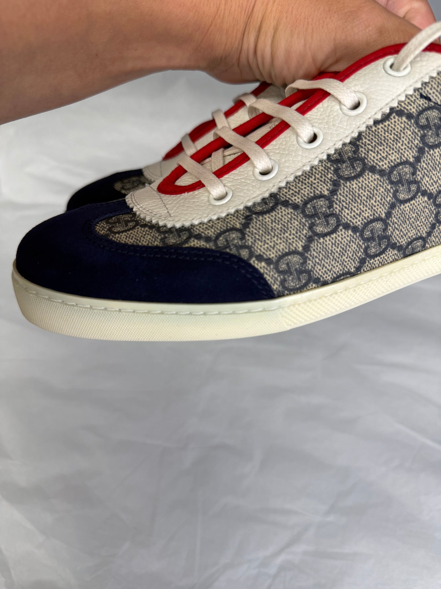 Shoes Luxury Designer By Gucci In Blue & Red, Size: 8