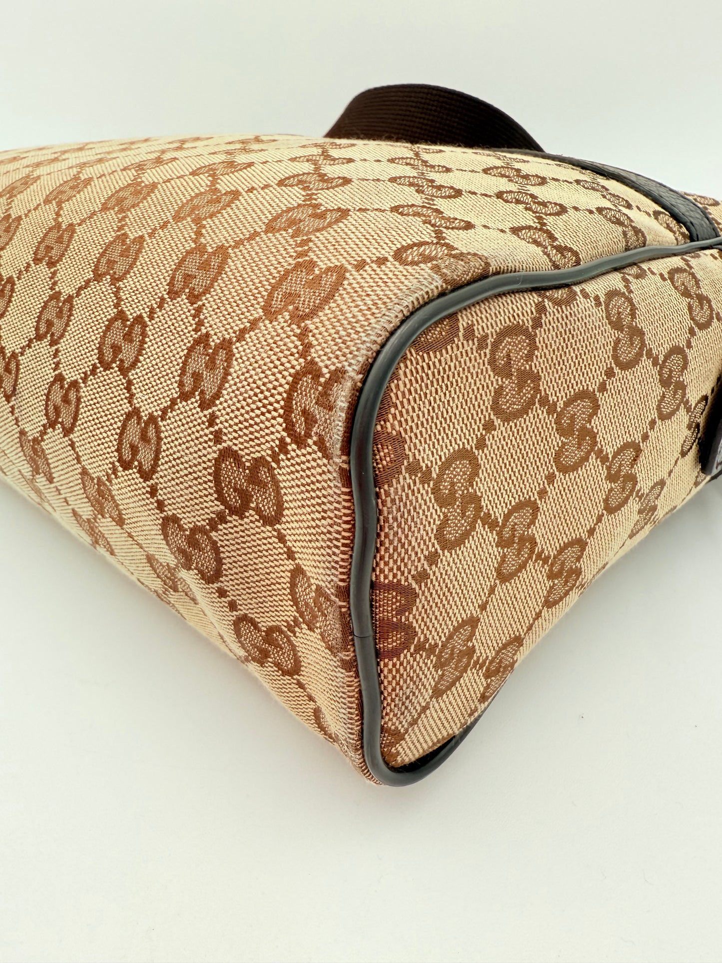 Crossbody Luxury Designer By Gucci In Tan, Size:Medium