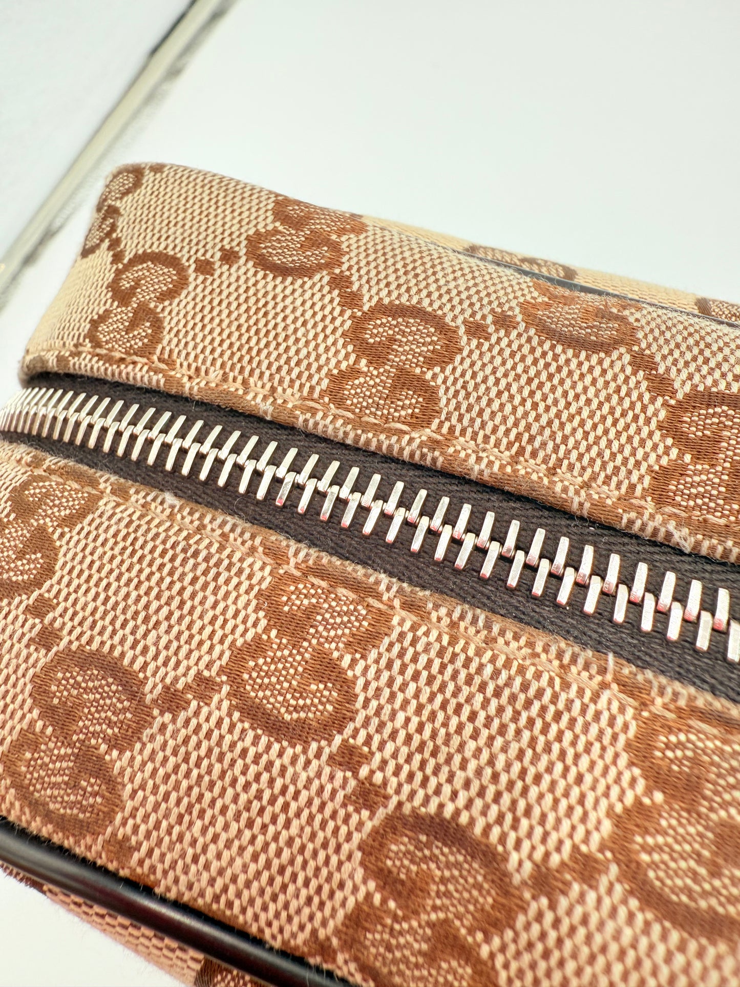 Crossbody Luxury Designer By Gucci In Tan, Size:Medium