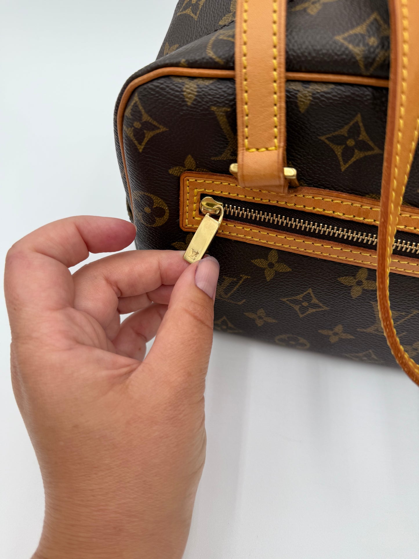Handbag Luxury Designer By Louis Vuitton In Brown, Size:Medium