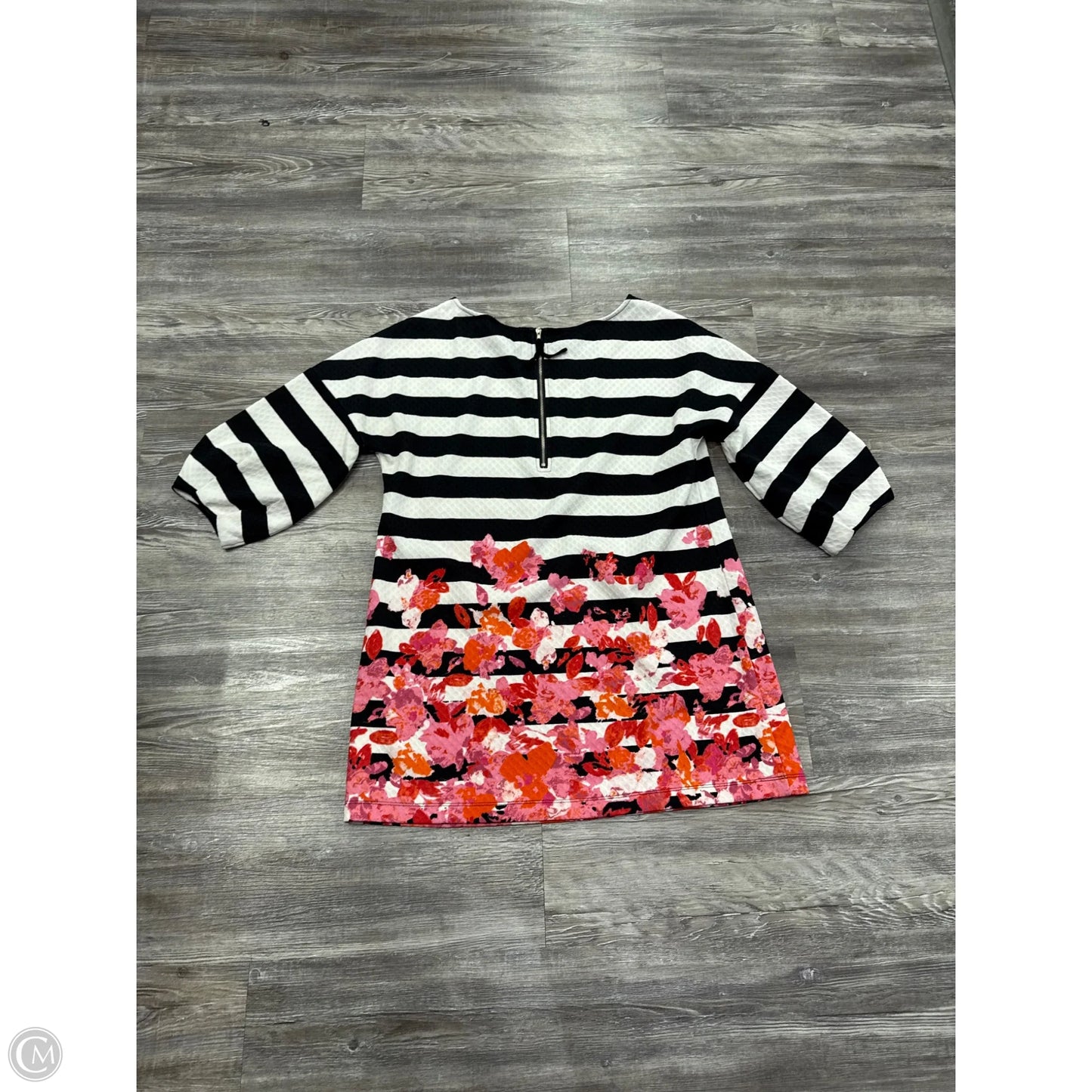 Top Short Sleeve By Anthropologie In Black & White, Size: M