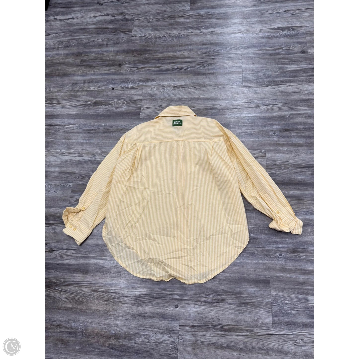 Top Long Sleeve By Daily Drills In White & Yellow, Size M/L