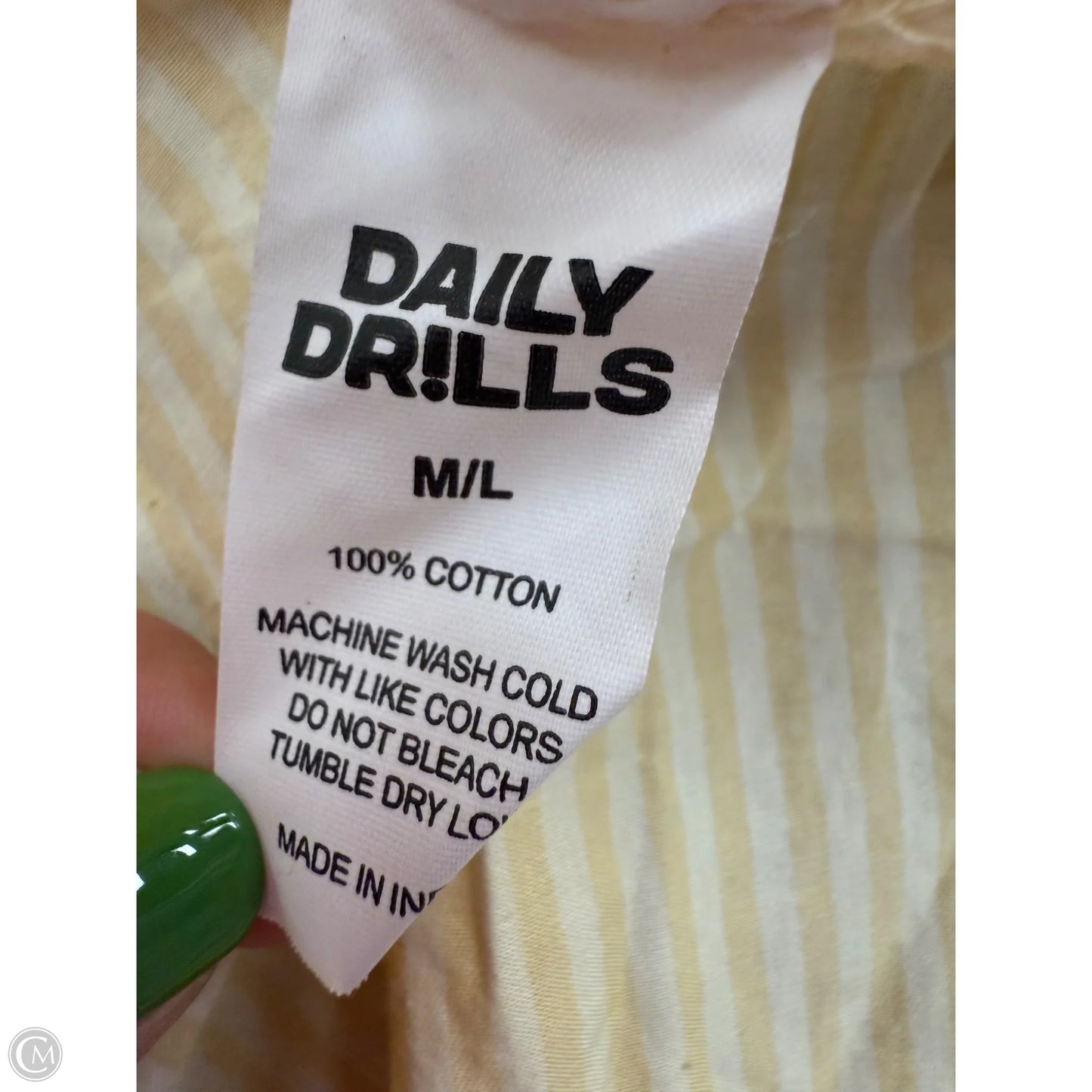Top Long Sleeve By Daily Drills In White & Yellow, Size M/L