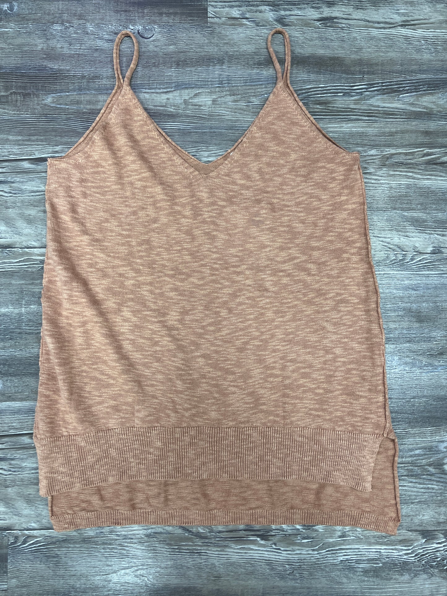 Top Sleeveless By Clothes Mentor In Tan, Size: M