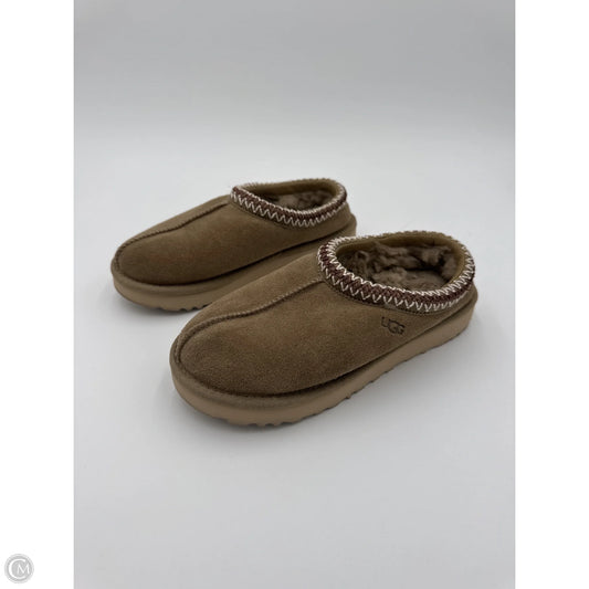 Shoes Flats By Ugg In Green, Size: 6