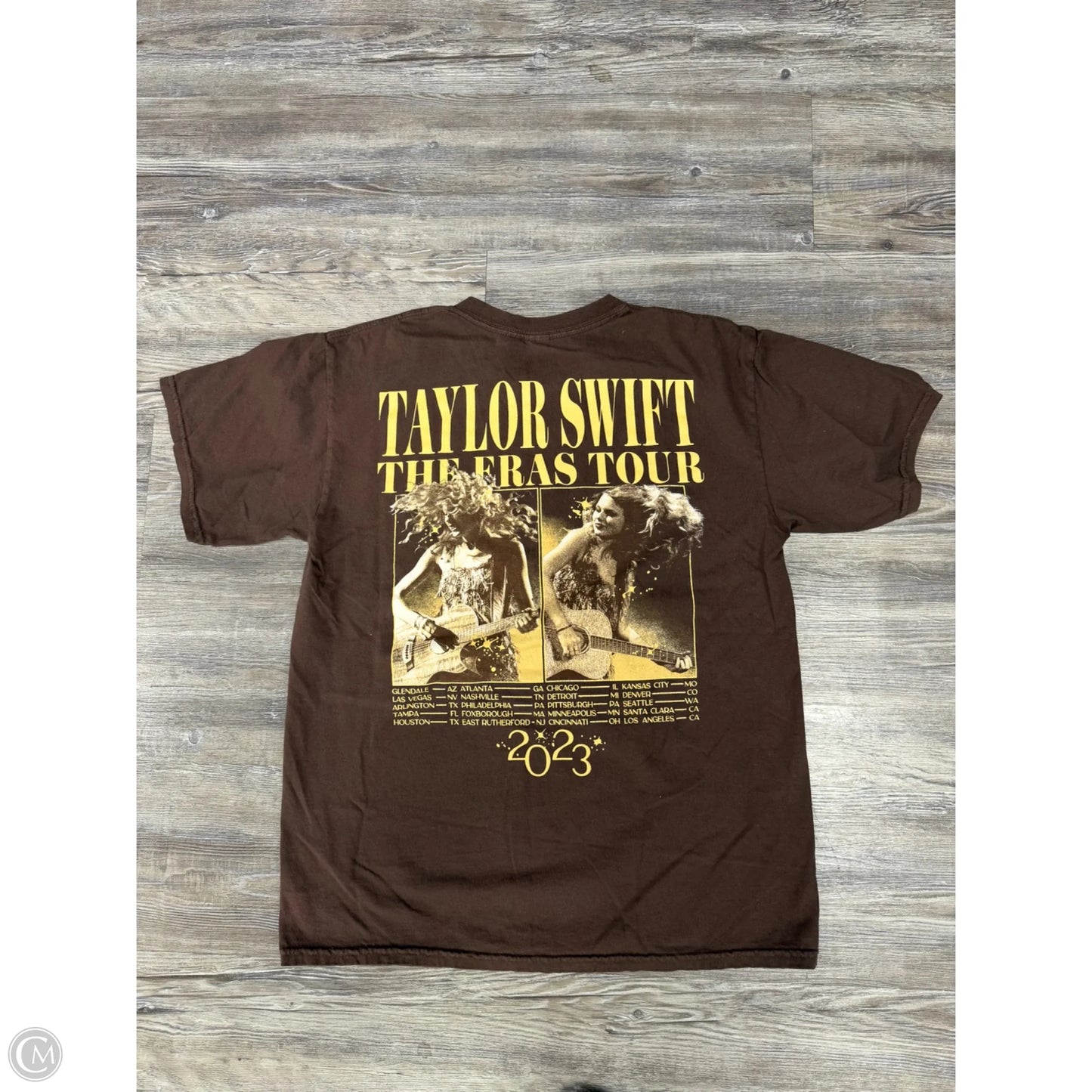 Top Short Sleeve By Taylor Swift The Eras Tour In Brown & Yellow, Size: M