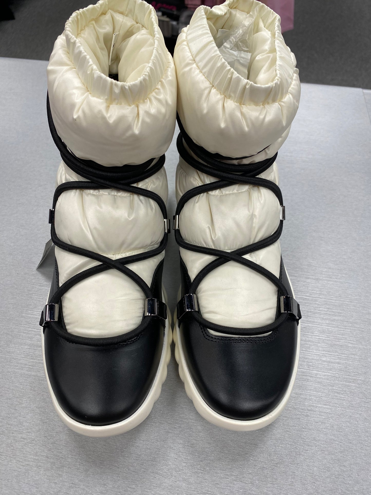 Boots Snow By Moncler  Size: 9