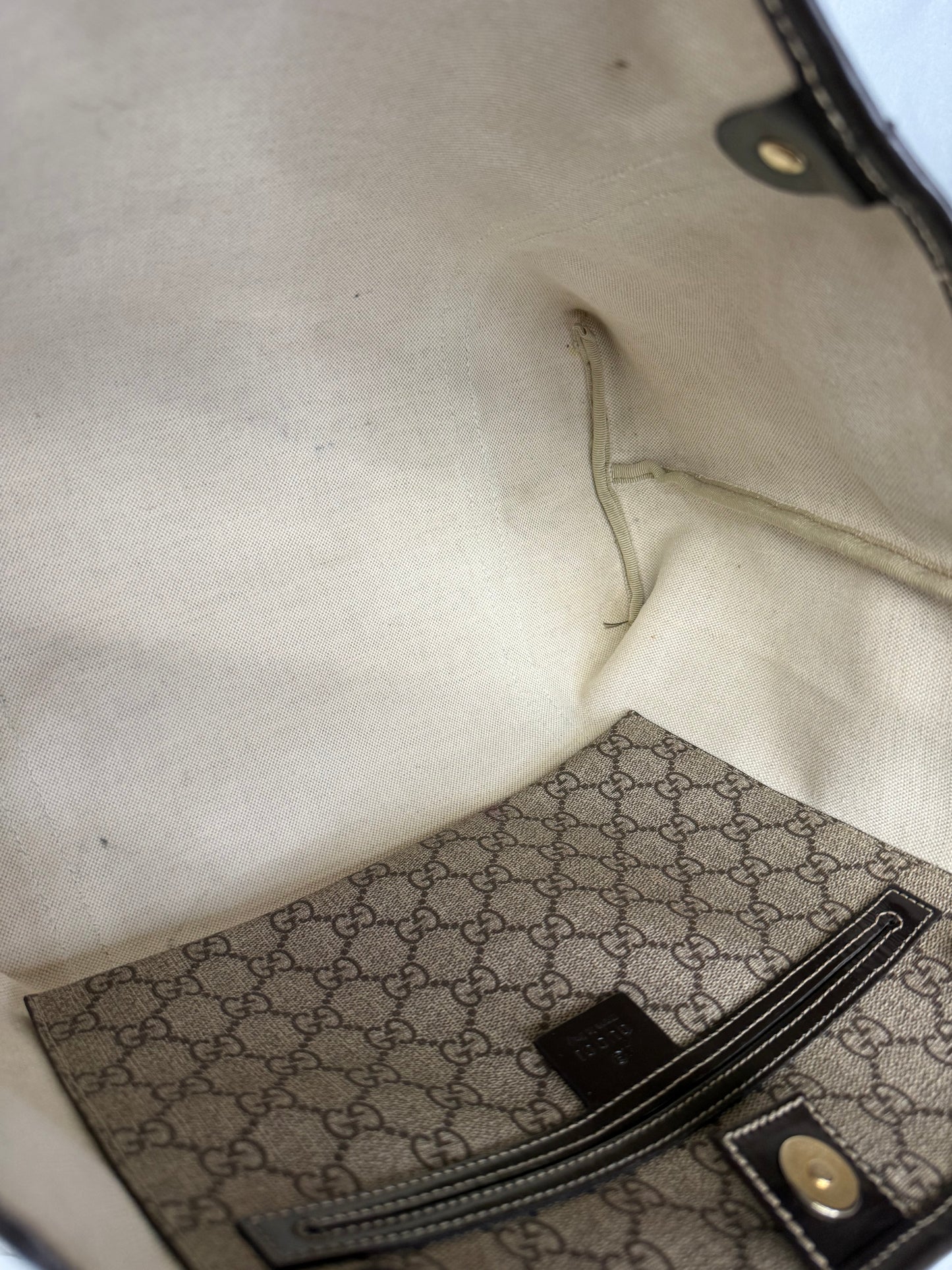 Tote Luxury Designer By Gucci, Size: Medium