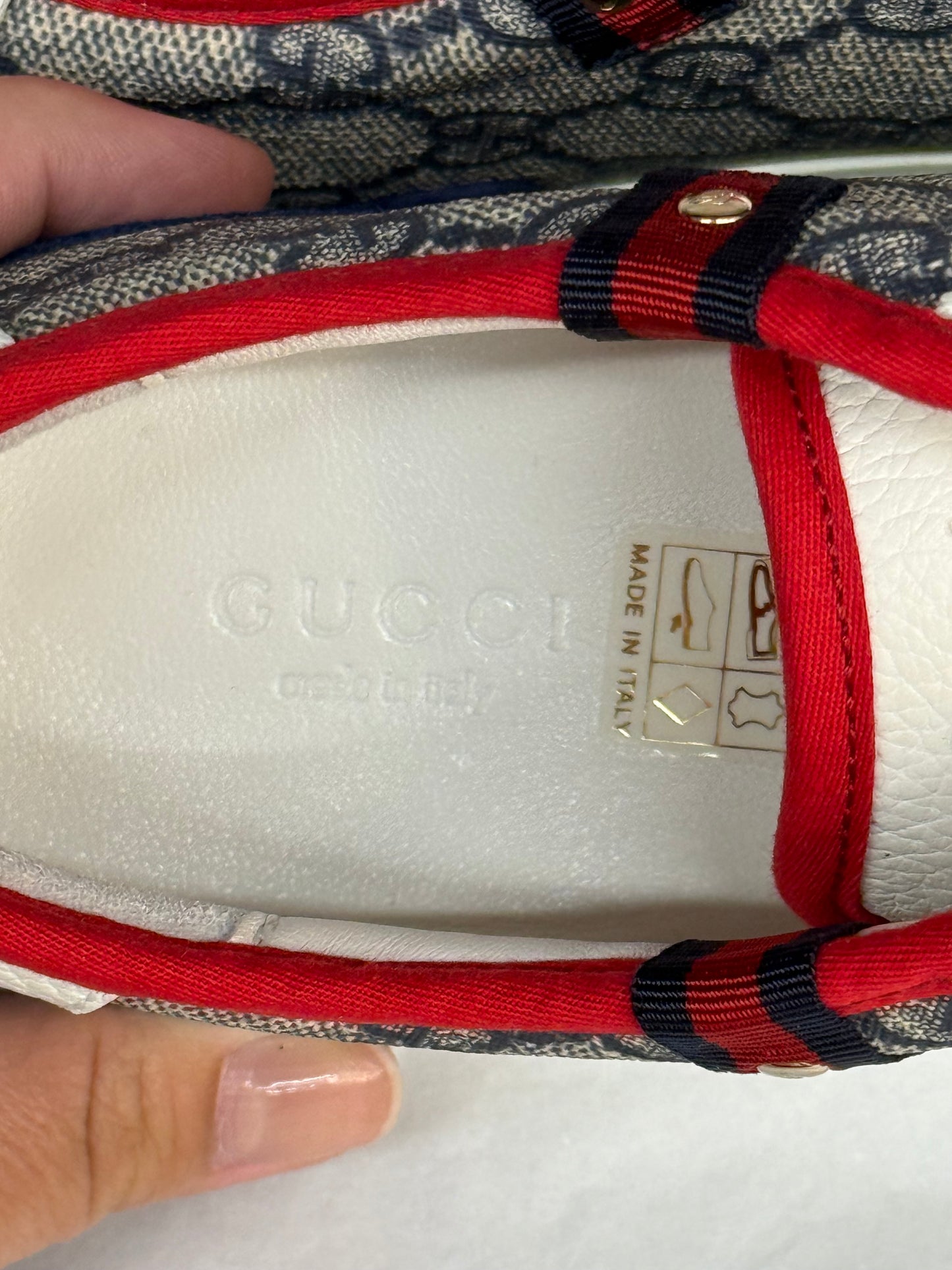 Shoes Luxury Designer By Gucci In Blue & Red, Size: 8
