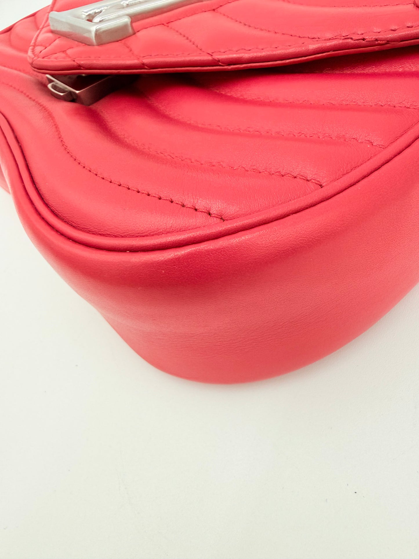 Handbag Luxury Designer By Louis Vuitton In Red, Size:Medium