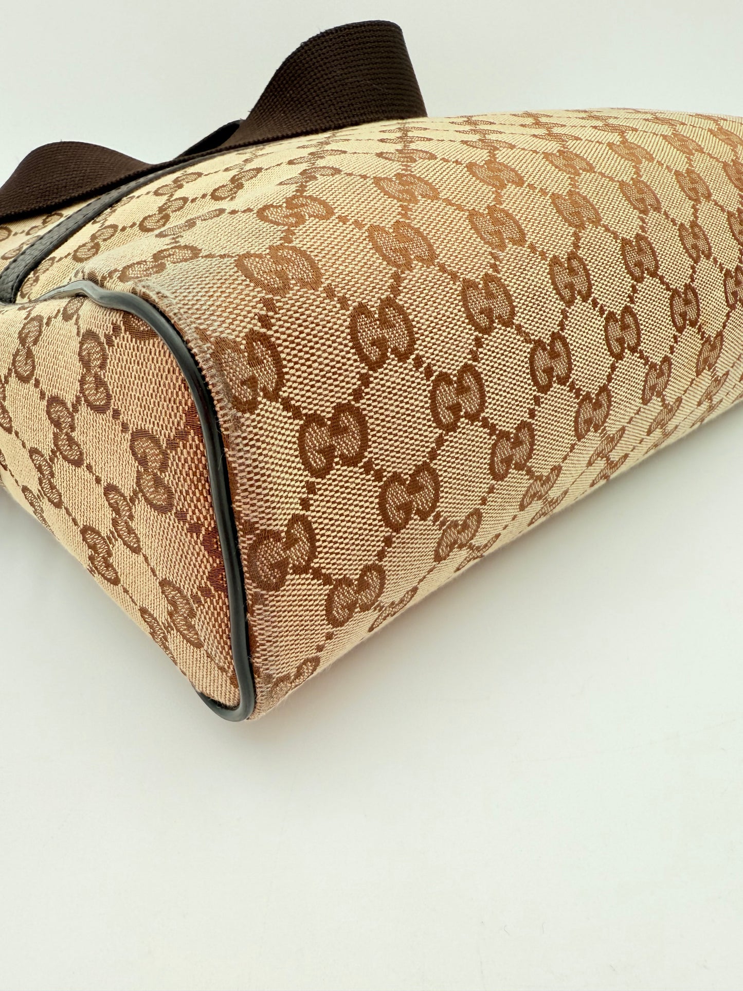 Crossbody Luxury Designer By Gucci In Tan, Size:Medium