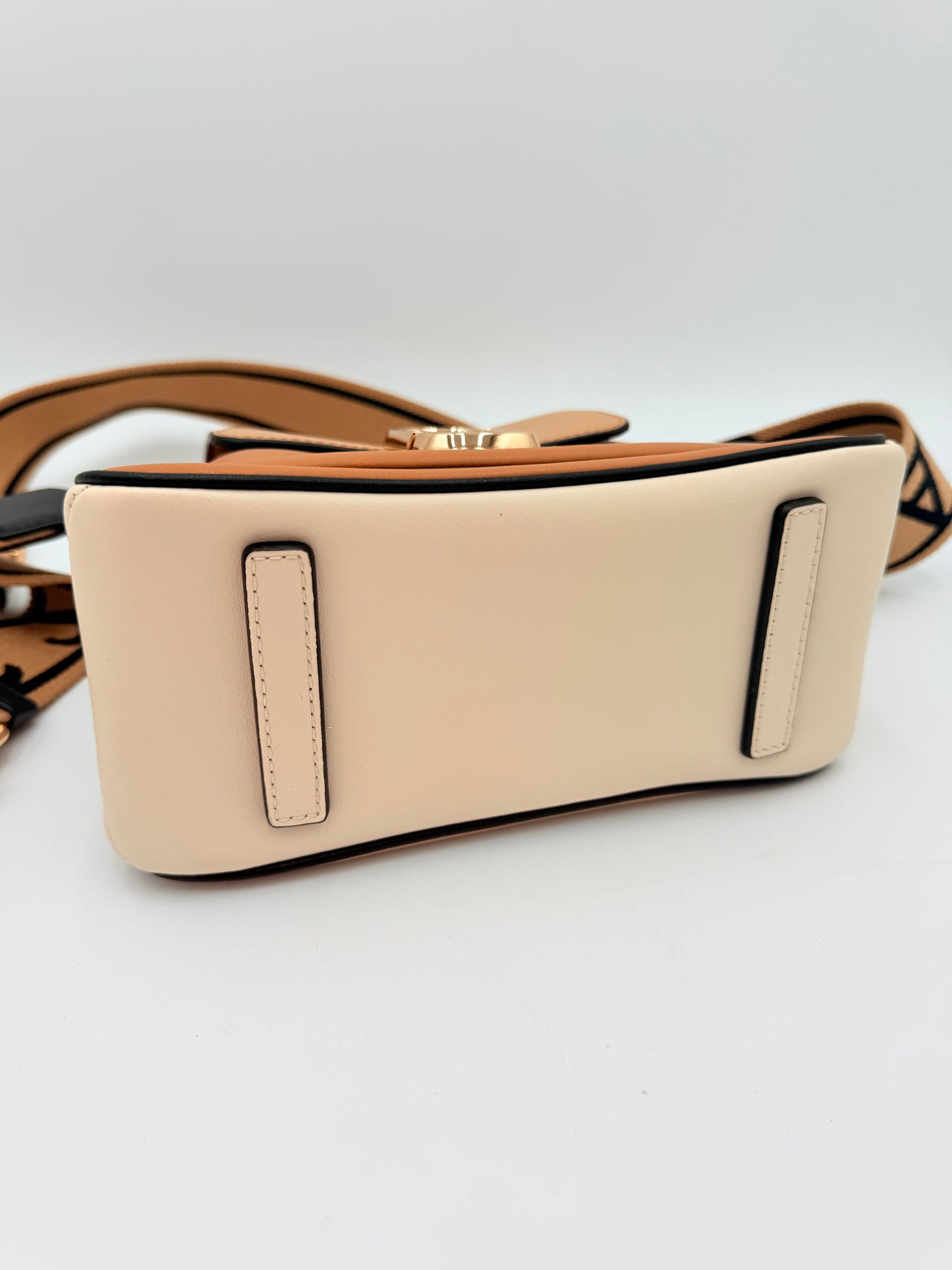 Crossbody Luxury Designer By Marc Jacobs In Tan, Size:Medium