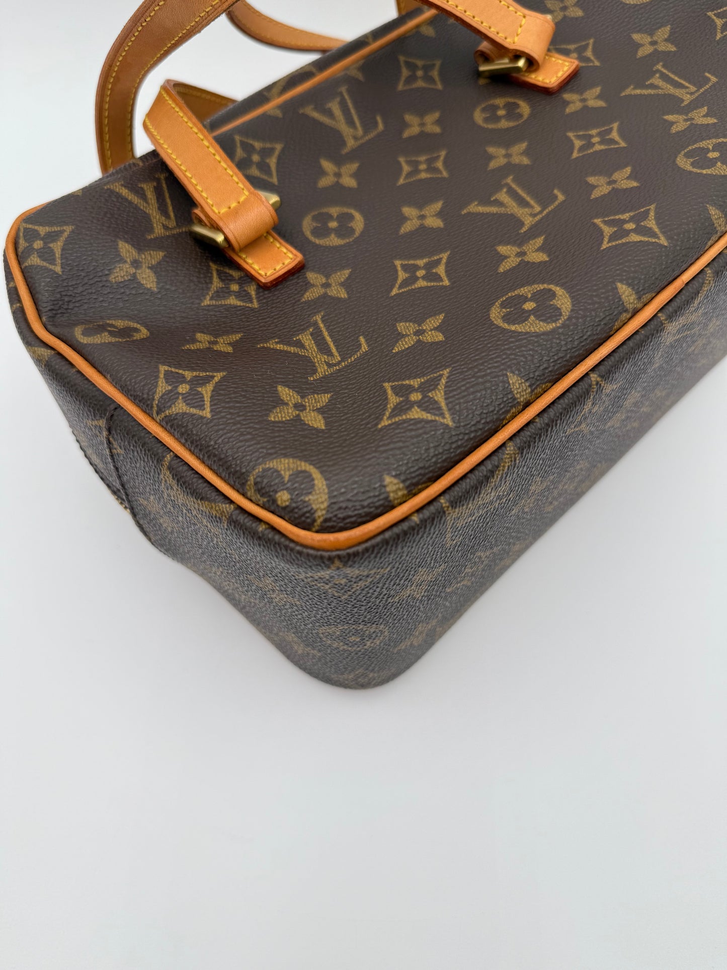 Handbag Luxury Designer By Louis Vuitton In Brown, Size:Medium