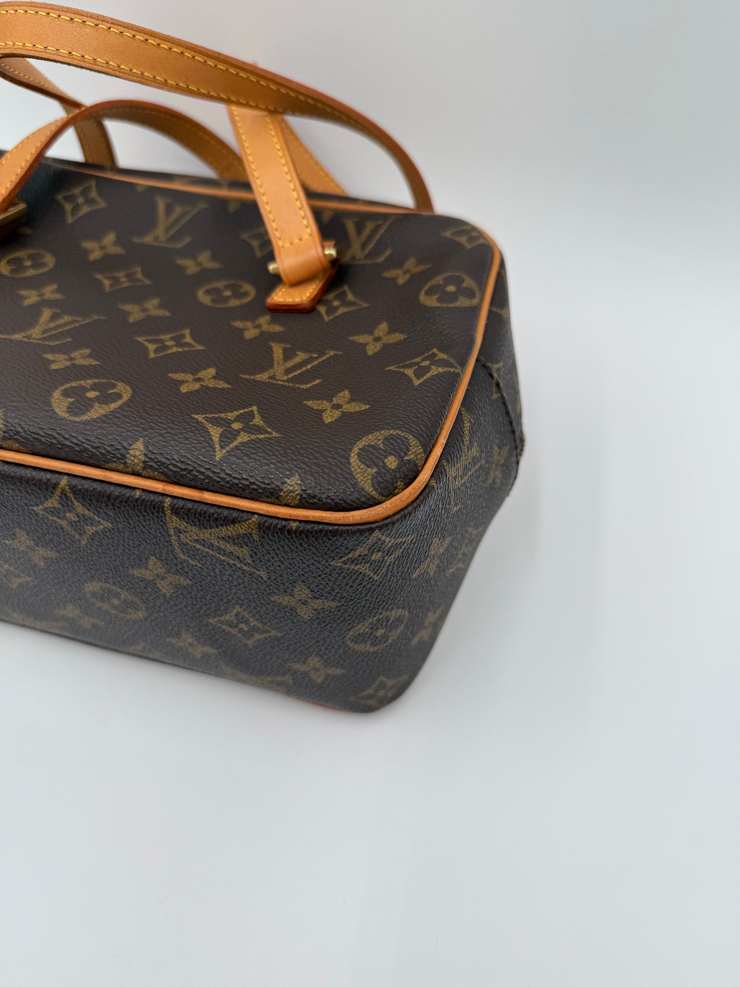 Handbag Luxury Designer By Louis Vuitton In Brown, Size:Medium