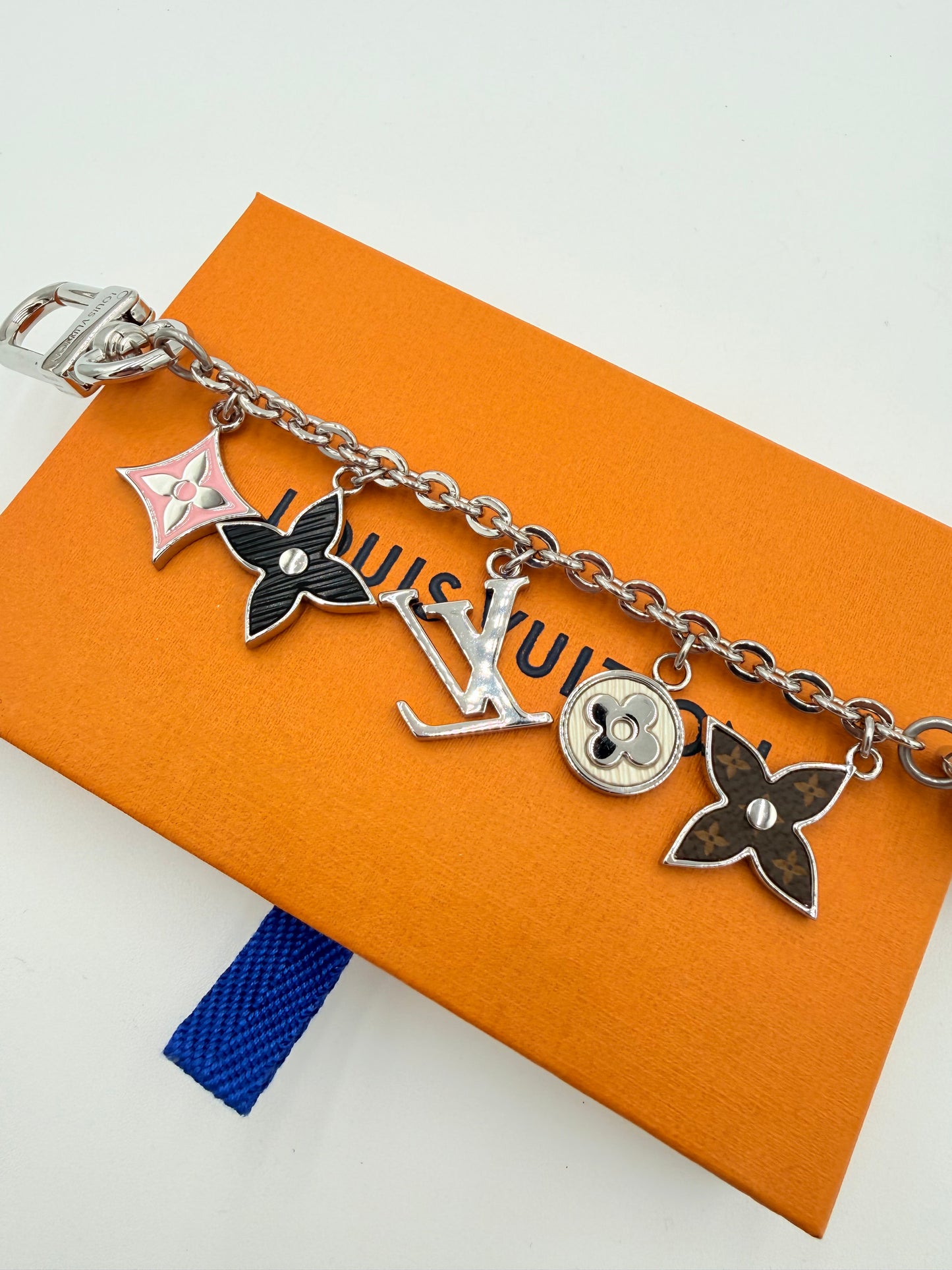 Key Chain Luxury Designer By Louis Vuitton In Silver, Size: