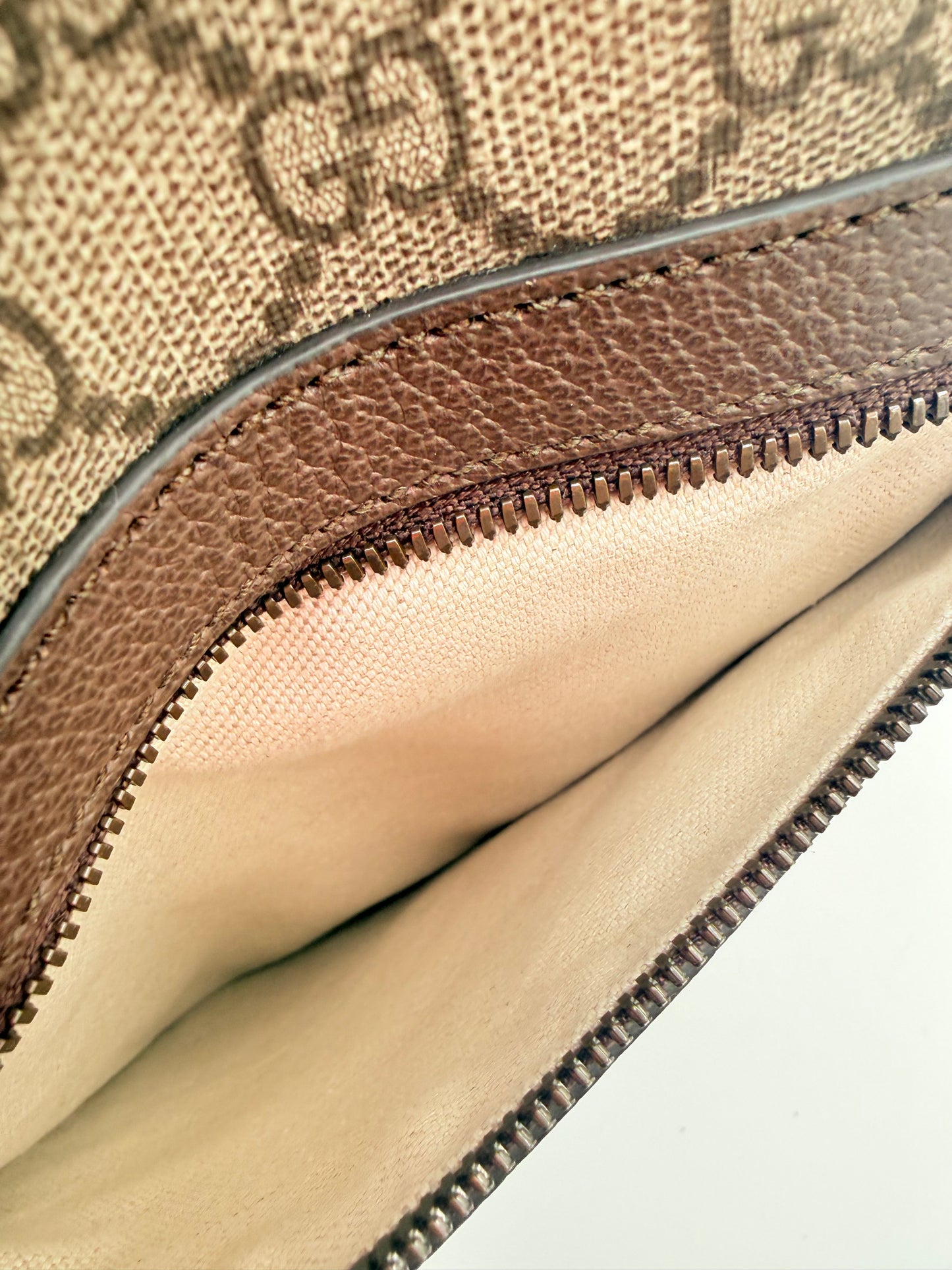 Crossbody Luxury Designer By Gucci In Tan, Size:Large