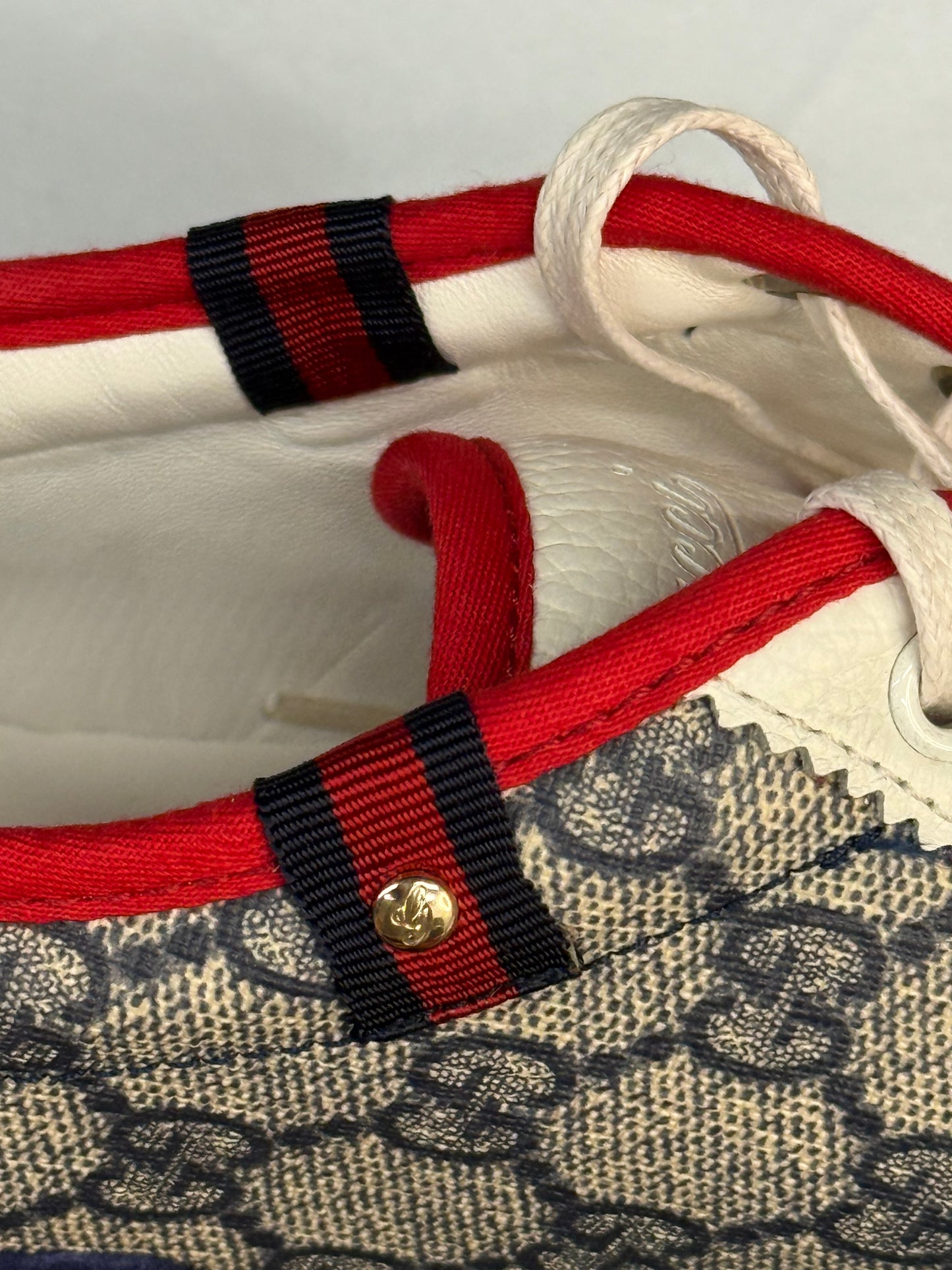 Shoes Luxury Designer By Gucci In Blue & Red, Size: 8