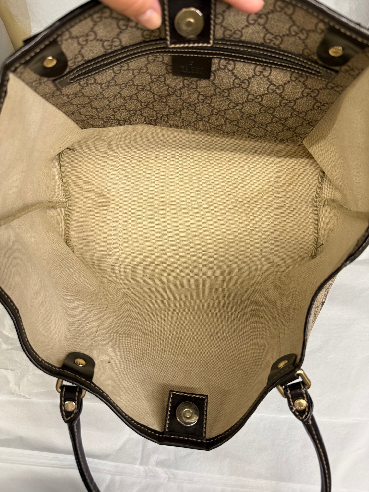 Tote Luxury Designer By Gucci, Size: Medium