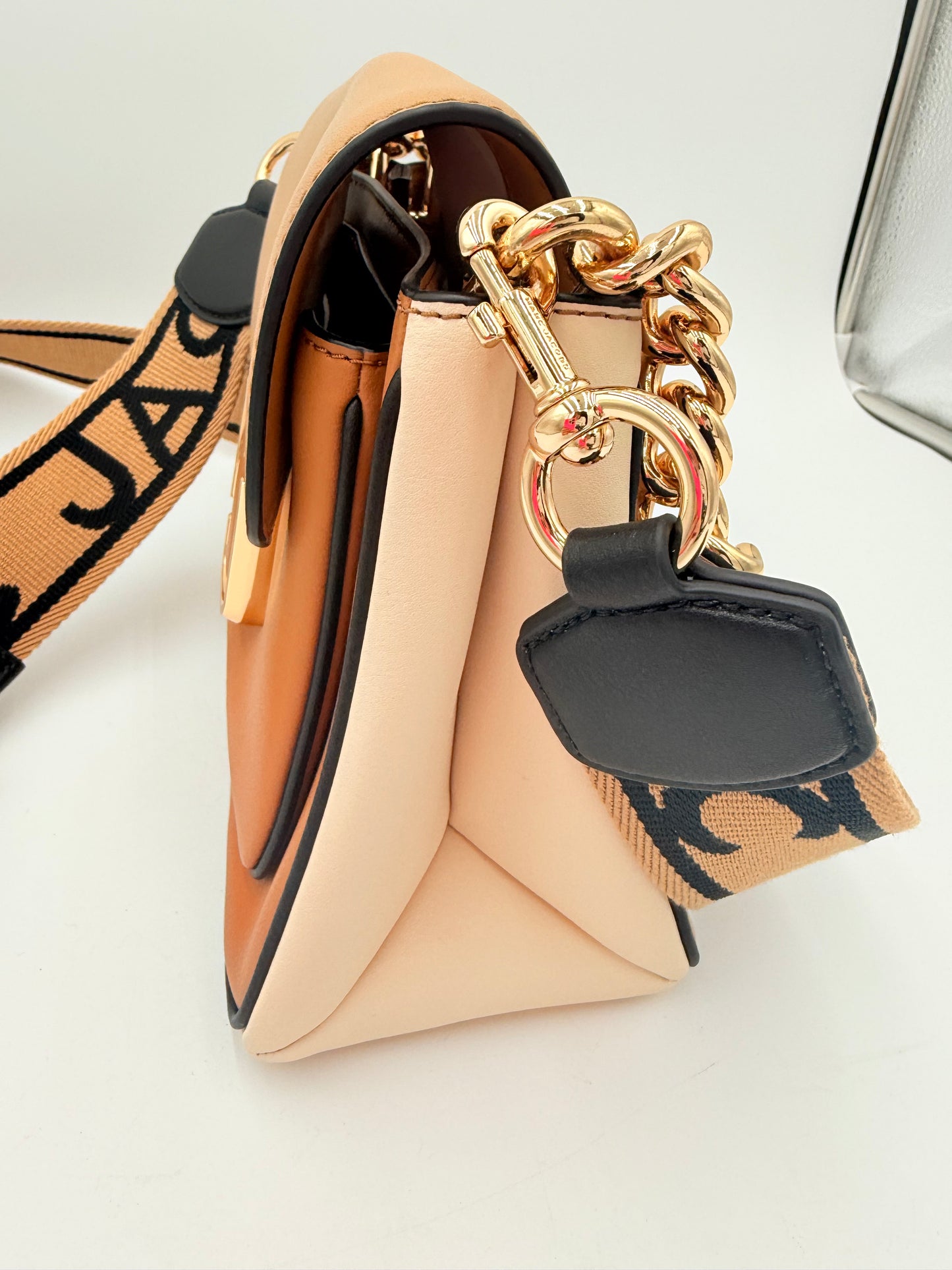 Crossbody Luxury Designer By Marc Jacobs In Tan, Size:Medium