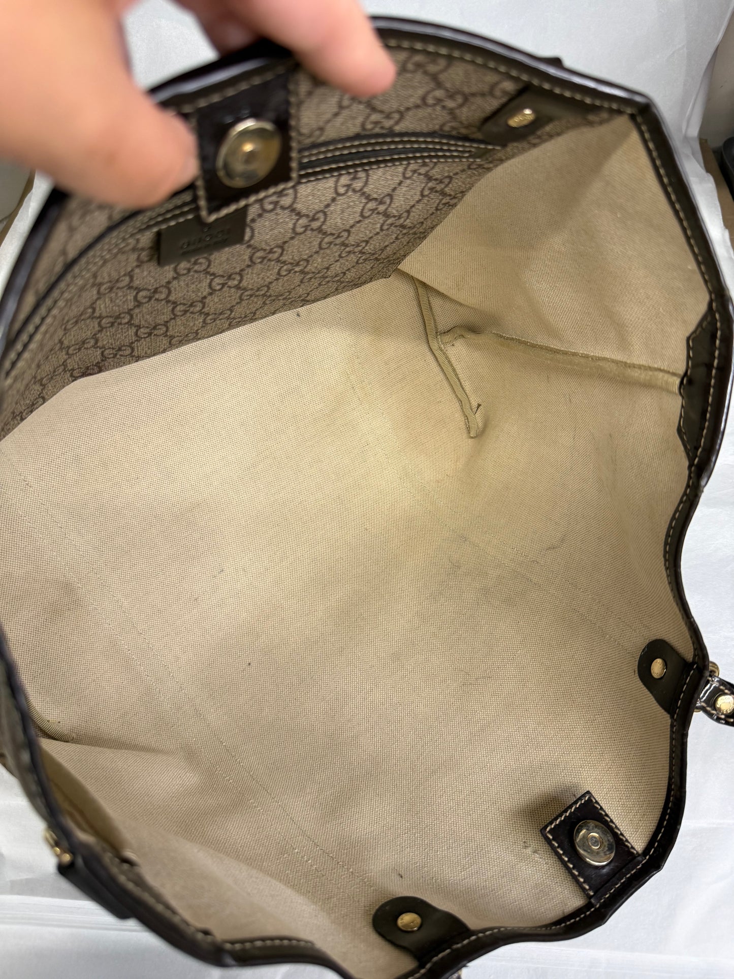 Tote Luxury Designer By Gucci, Size: Medium