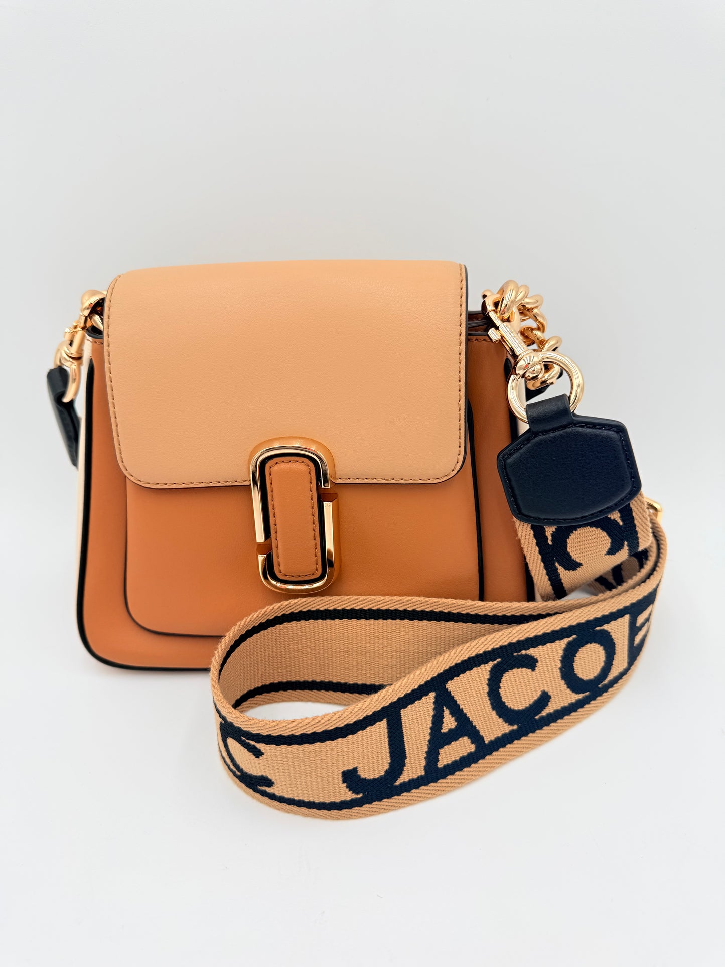 Crossbody Luxury Designer By Marc Jacobs In Tan, Size:Medium