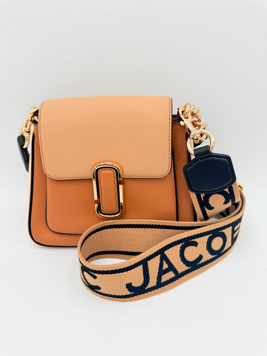 Crossbody Luxury Designer By Marc Jacobs In Tan, Size:Medium