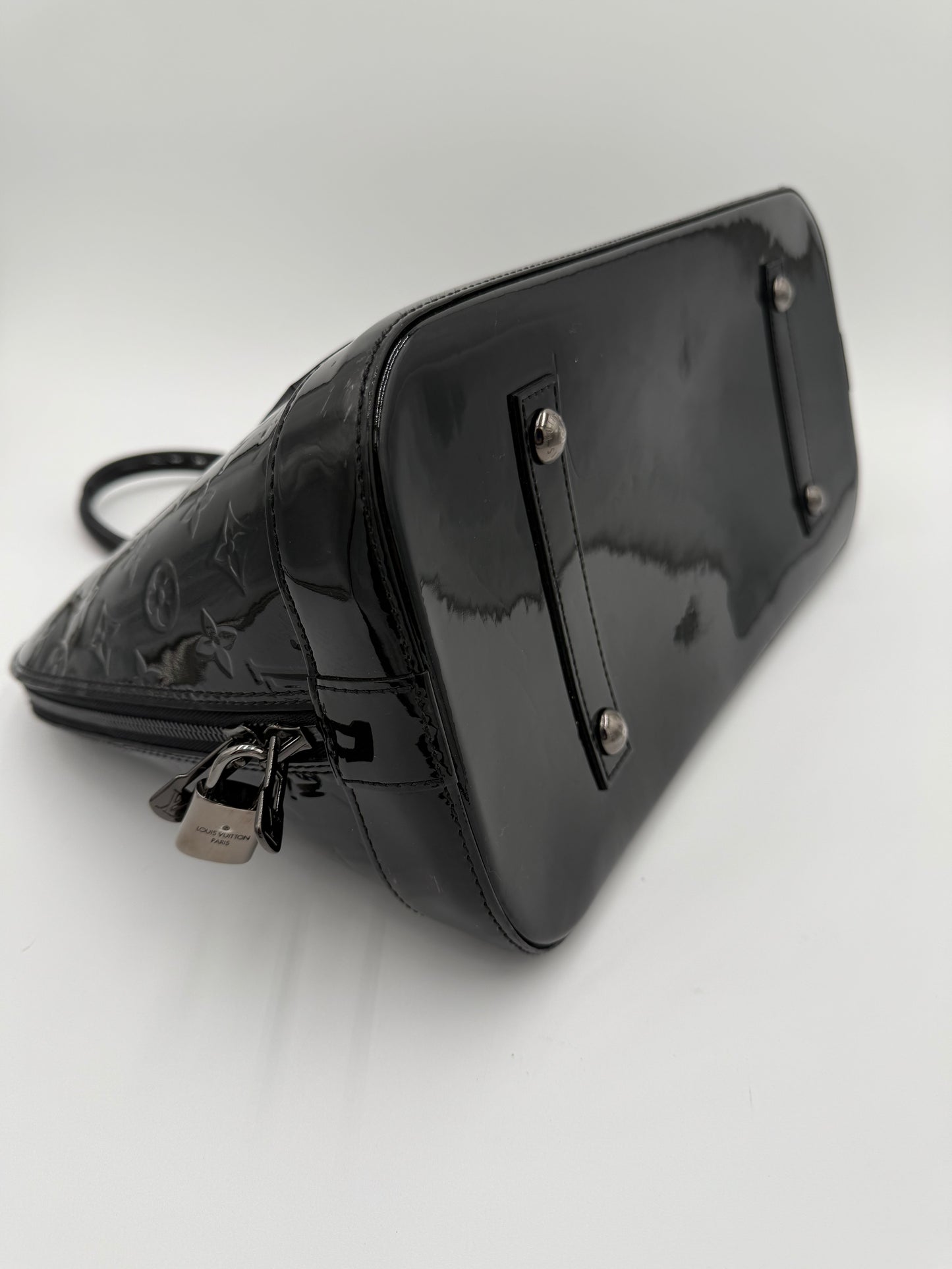 Handbag Luxury Designer By Louis Vuitton In Black, Size:Large