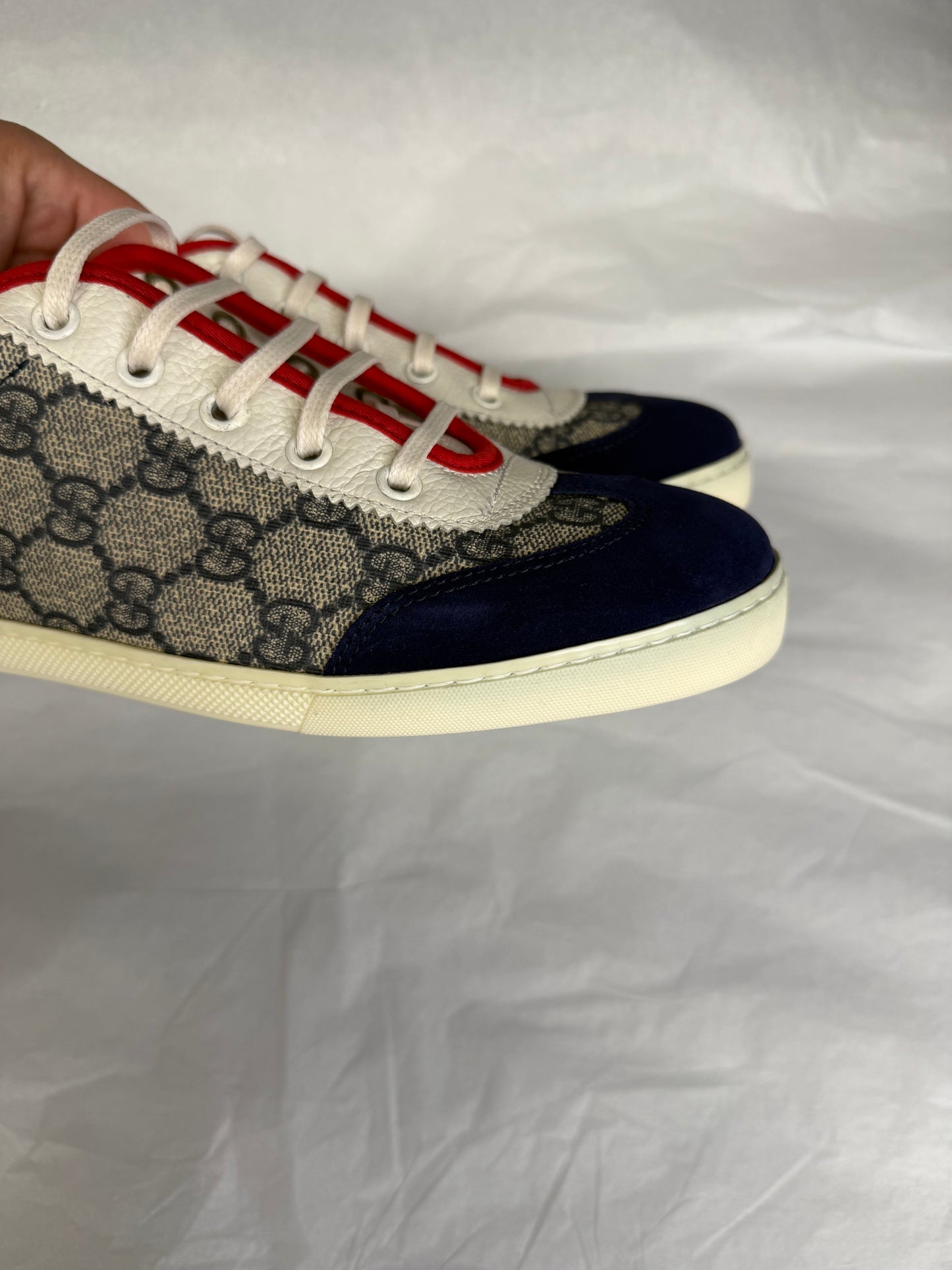 Shoes Luxury Designer By Gucci In Blue & Red, Size: 8