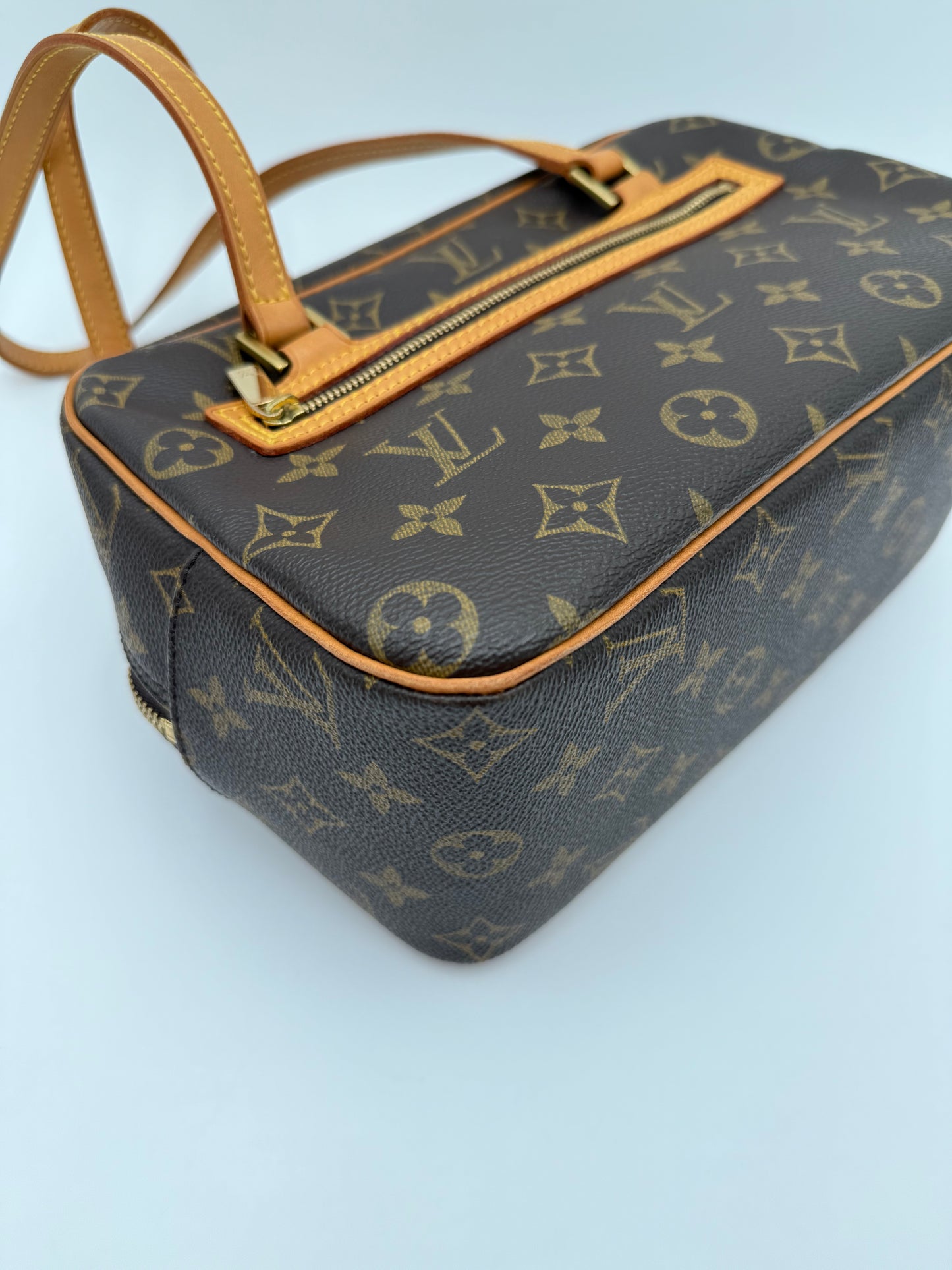 Handbag Luxury Designer By Louis Vuitton In Brown, Size:Medium