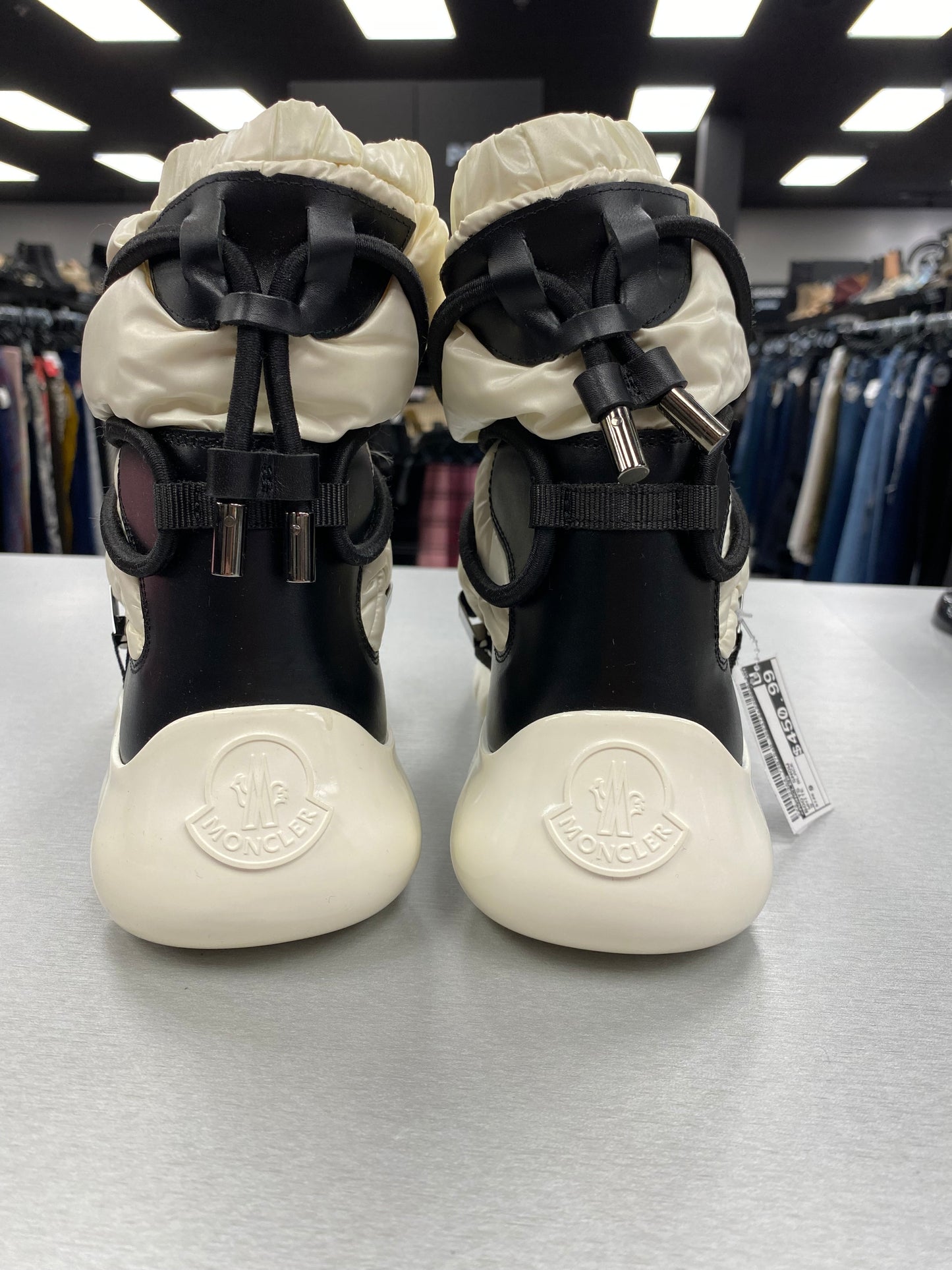 Boots Snow By Moncler  Size: 9