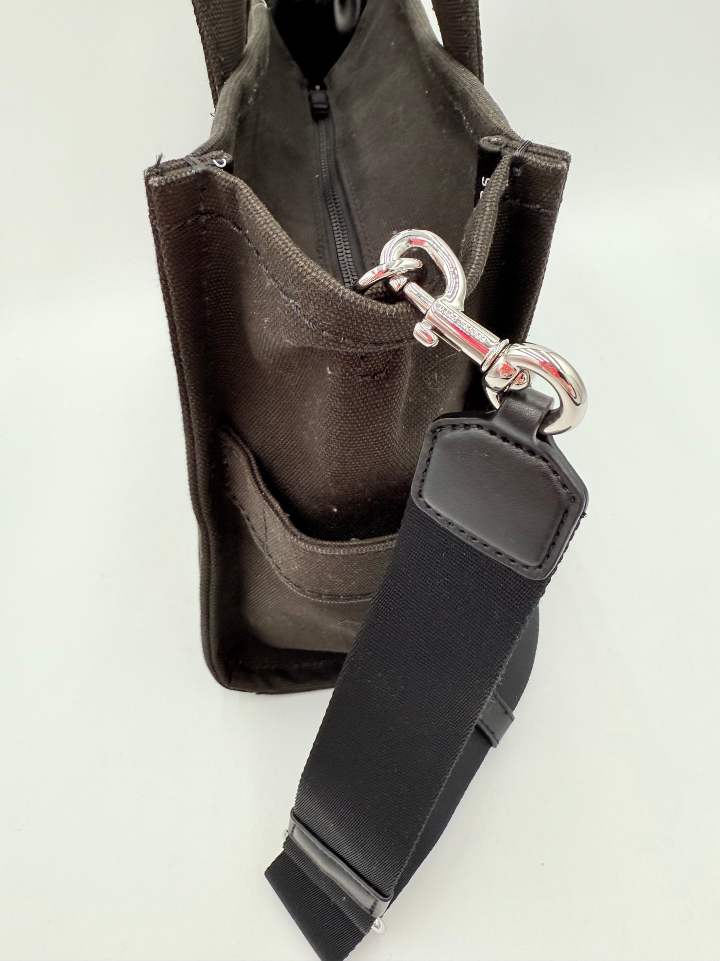 Handbag Luxury Designer By Marc Jacobs In Black, Size:Medium