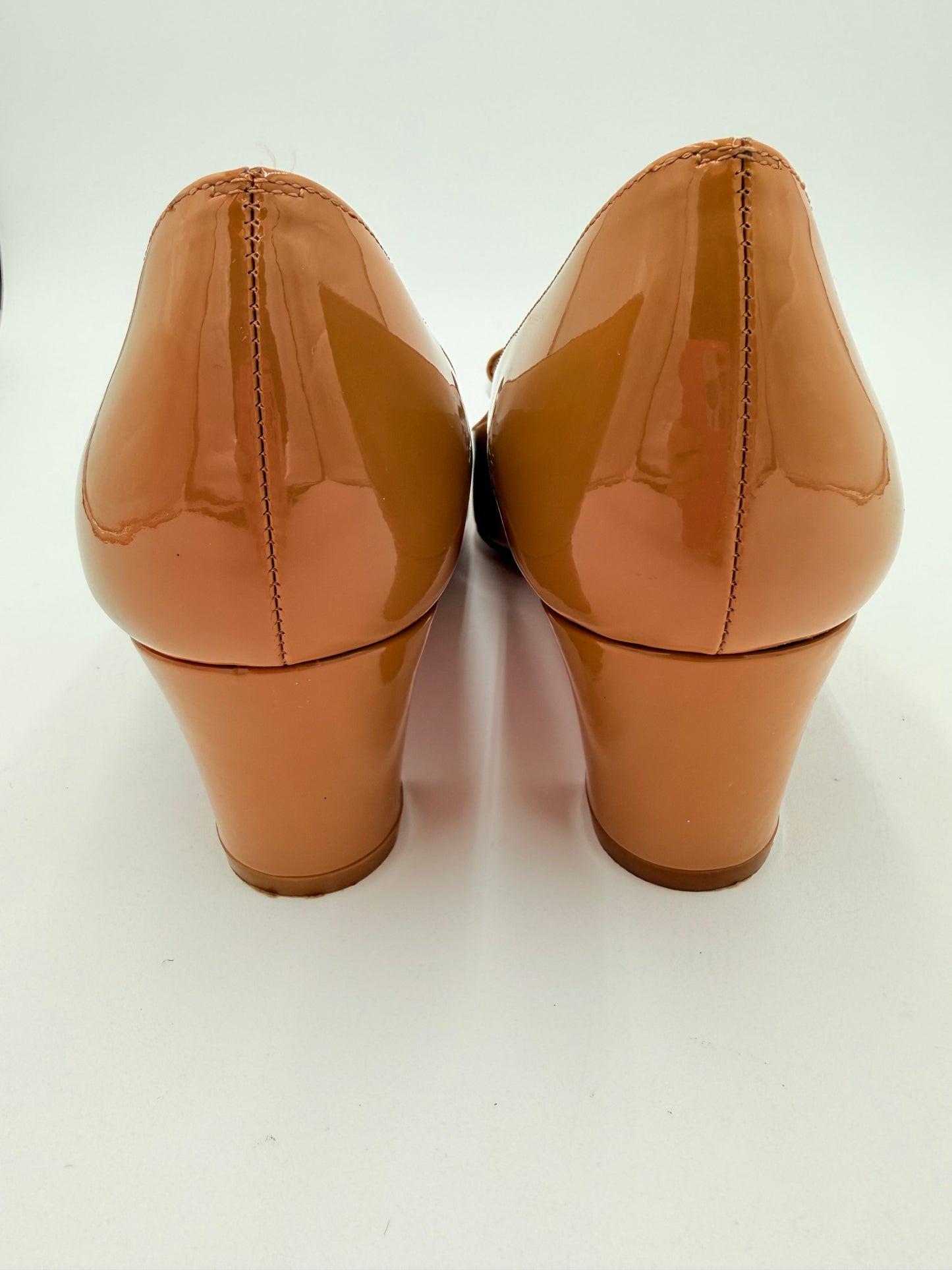 Shoes Luxury Designer By Christian Louboutin In Tan, Size: 9.5