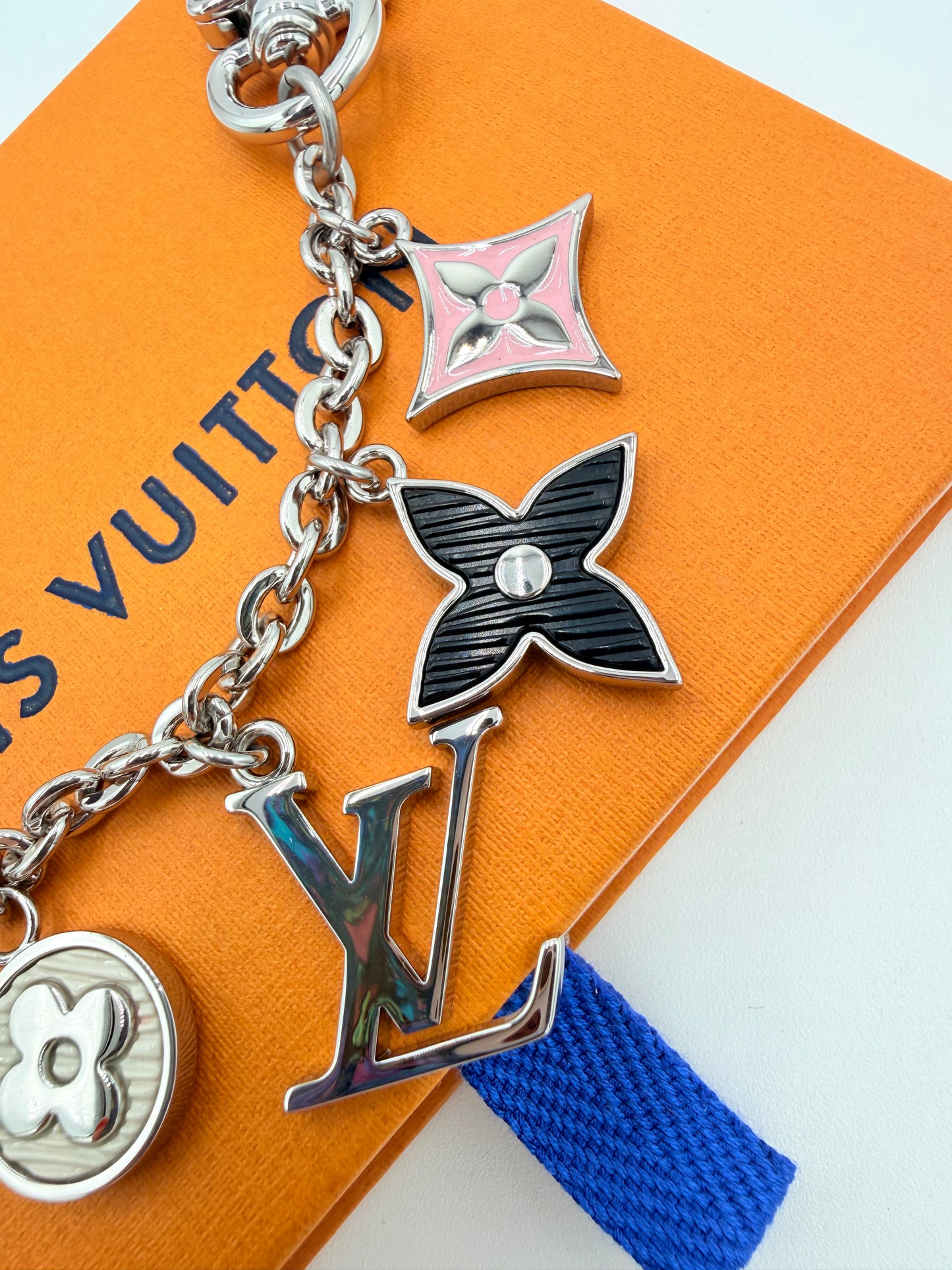 Key Chain Luxury Designer By Louis Vuitton In Silver, Size: