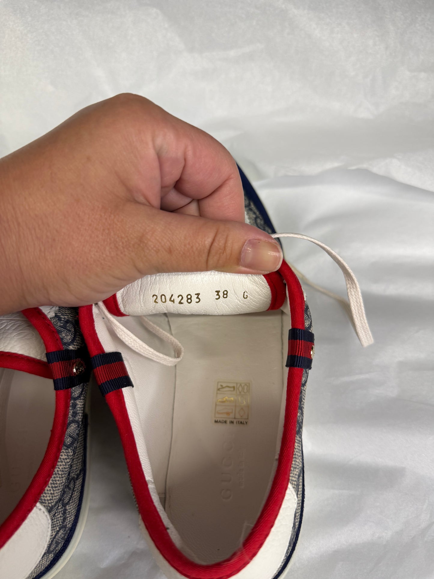 Shoes Luxury Designer By Gucci In Blue & Red, Size: 8