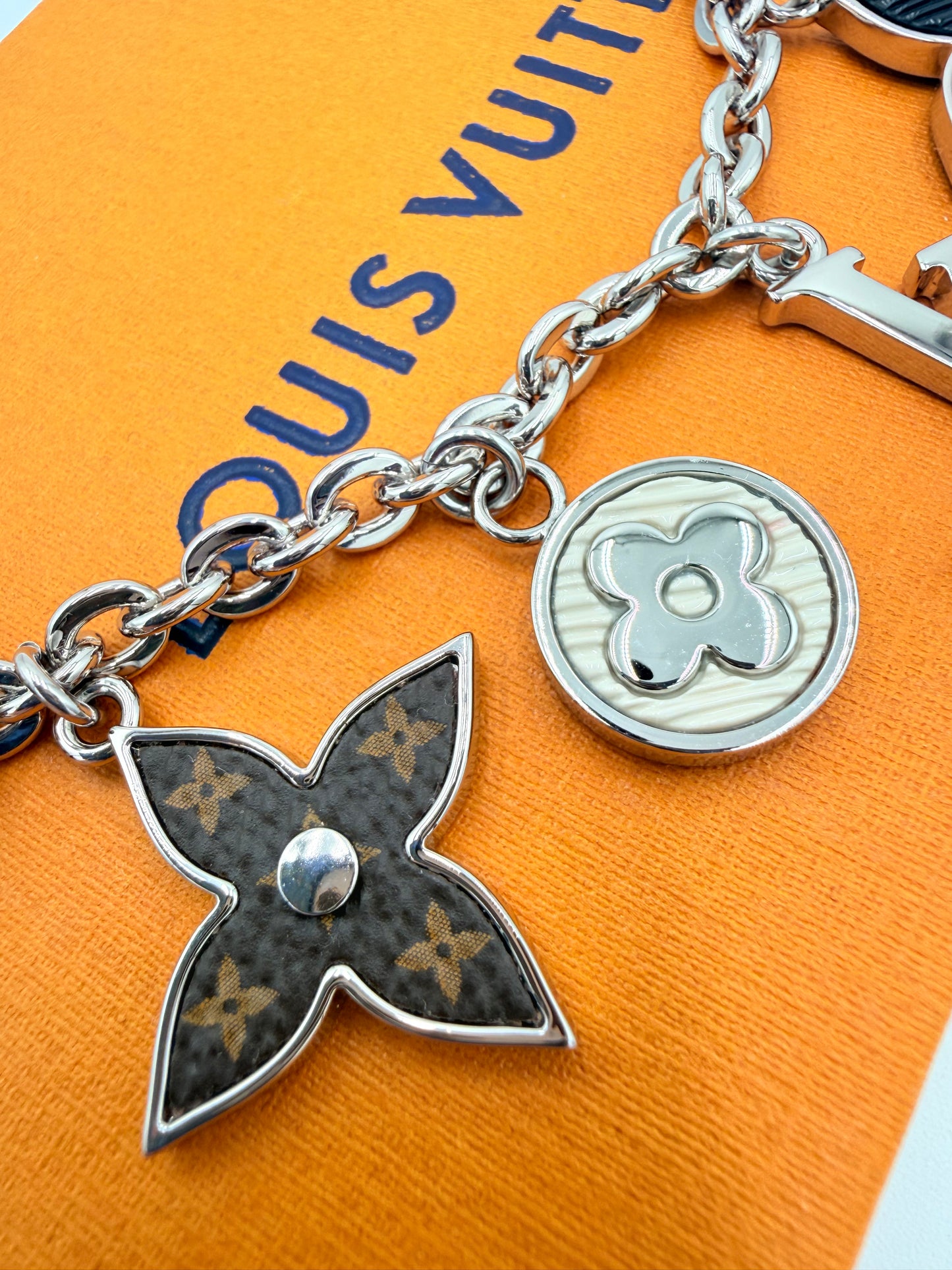 Key Chain Luxury Designer By Louis Vuitton In Silver, Size: